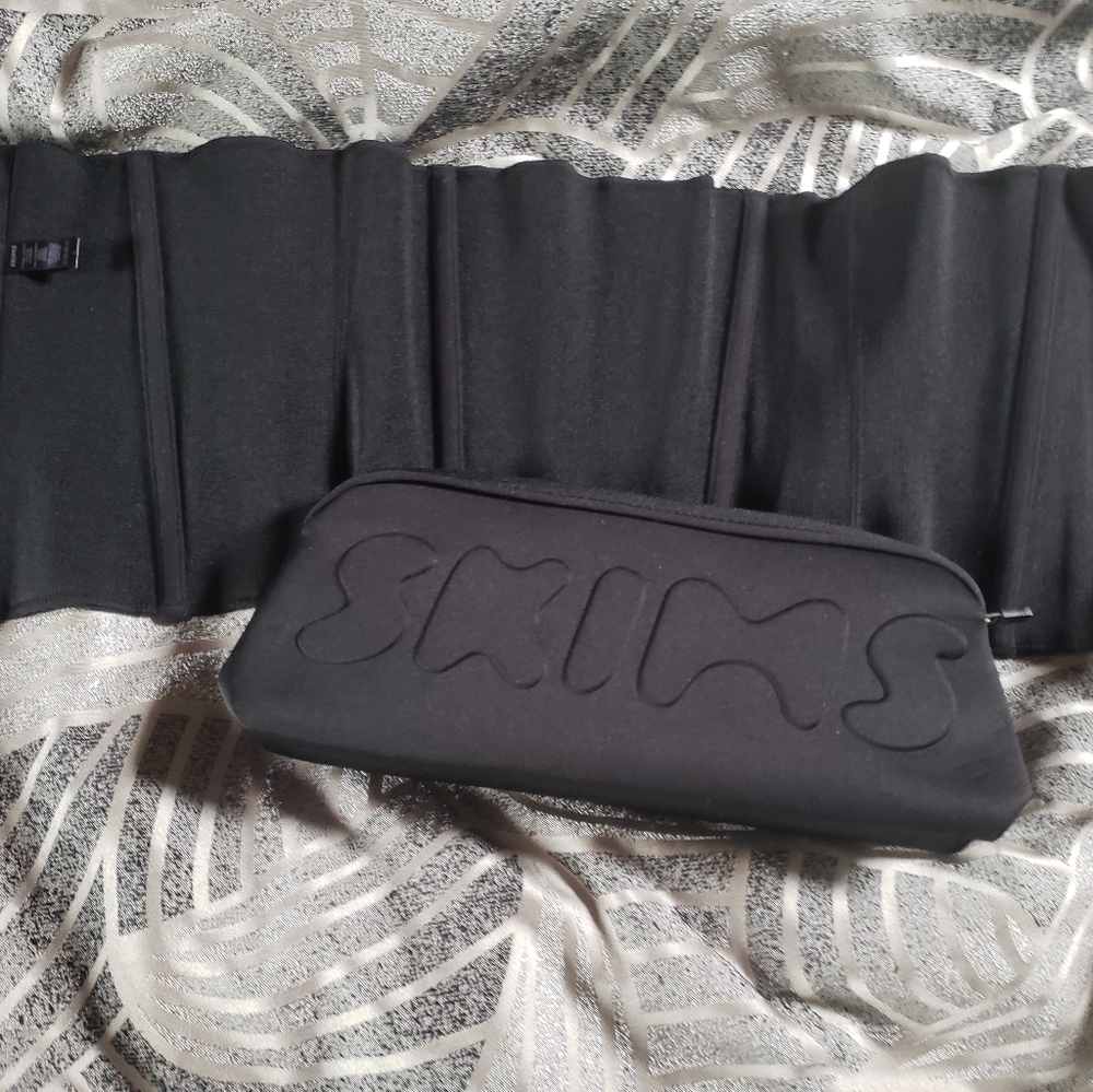 Skims waist trainer